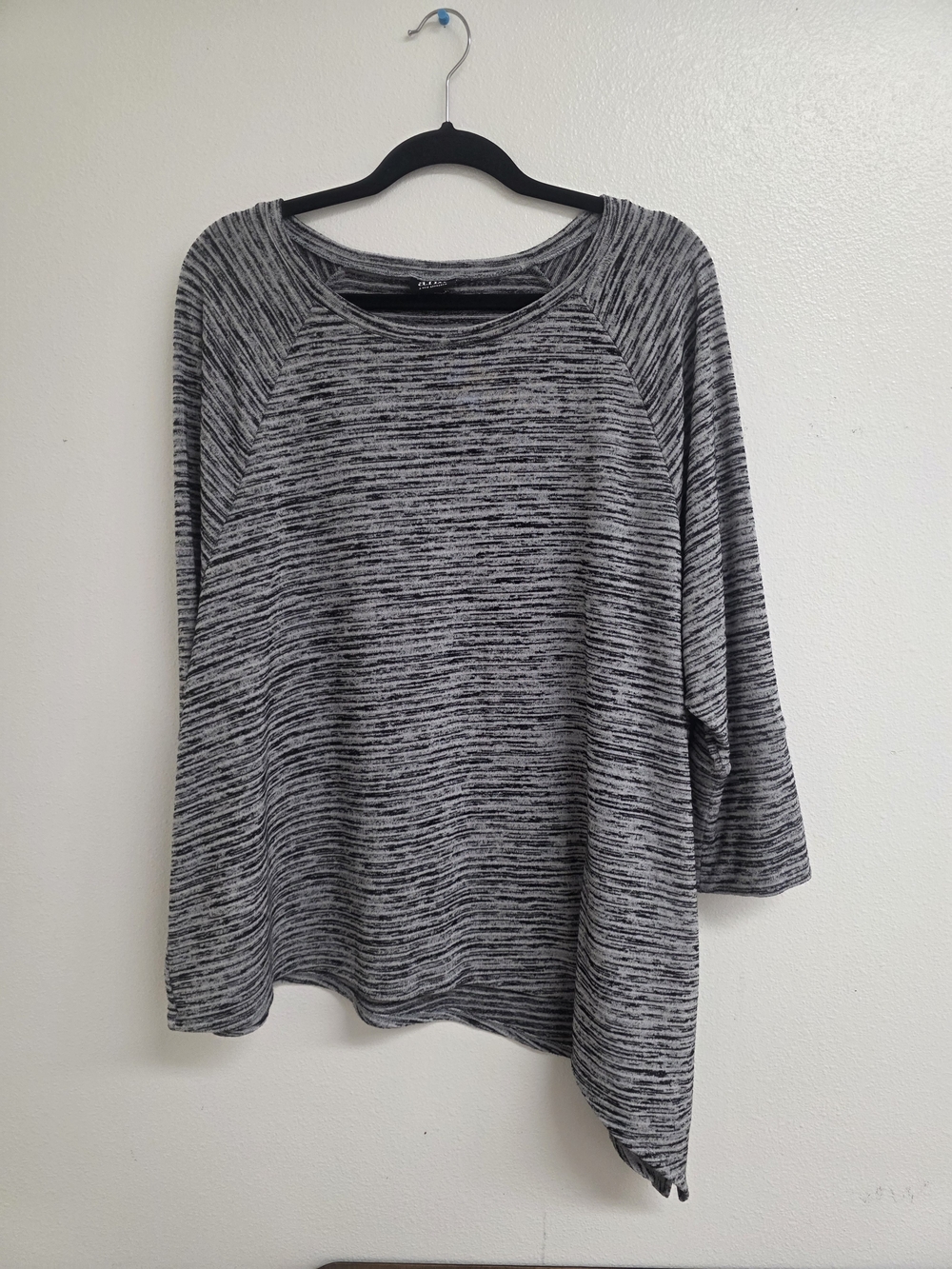 a.n.a Heathered Black and White Relaxed Pullover (0710)